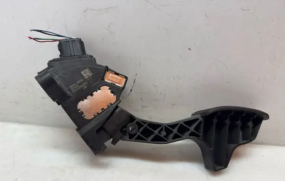 Toyota Yaris Accelerator throttle pedal 781100D110