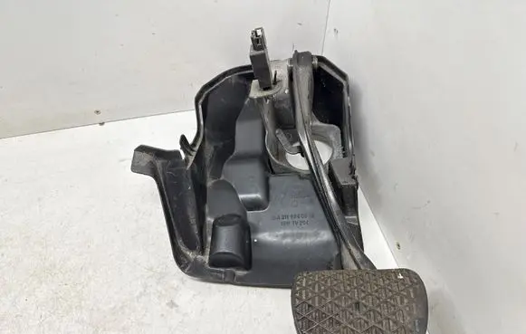 Mercedes-Benz E W211 Brake pedal A2116840918