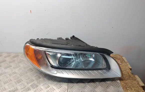 Volvo S80 Headlight/headlamp 30796130