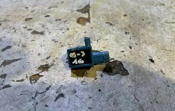 Audi Q3 8U Airbag deployment crash/impact sensor 5K0959351A 5WK44270