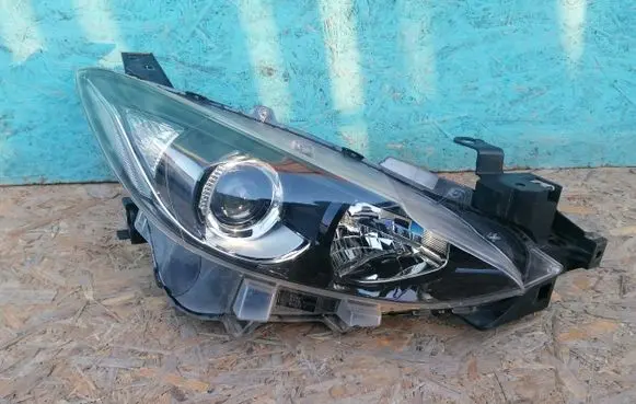 Mazda 3 II Headlight/headlamp