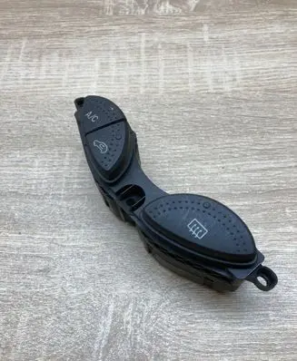Ford Focus Windscreen/window heater switch 98AG15A945B