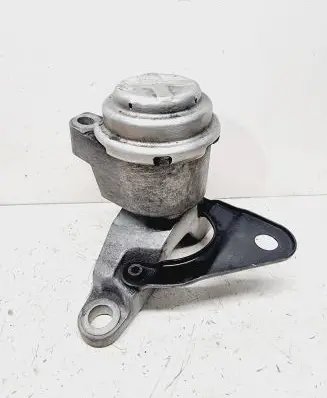 Volvo V60 Engine mount bracket 31304038