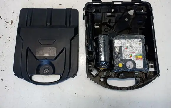 Opel Vivaro Tool set 995015576R