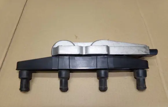 Skoda Fabia Mk1 (6Y) High voltage ignition coil 047905104A