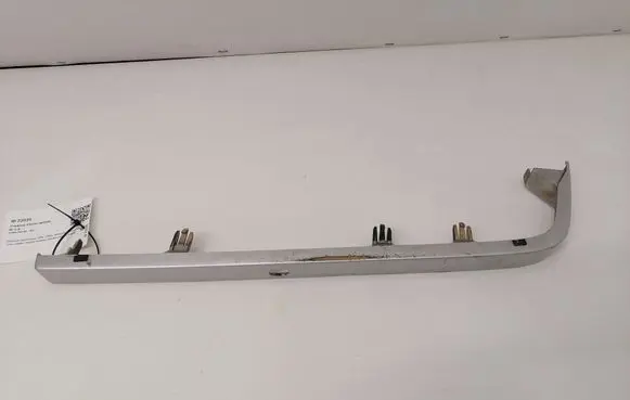 Volvo 760 Under headlight/headlamp trim 1358551 6950