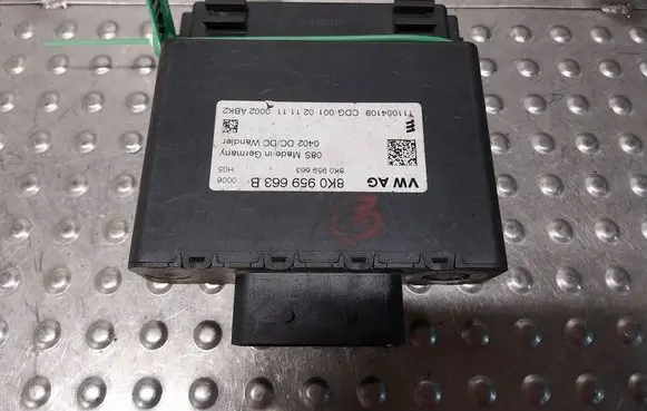 Audi Q3 8U Voltage converter/converter module 8K0959663B