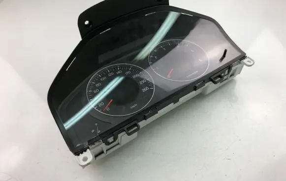 Volvo V70 Speedometer (instrument cluster) 31270899AA