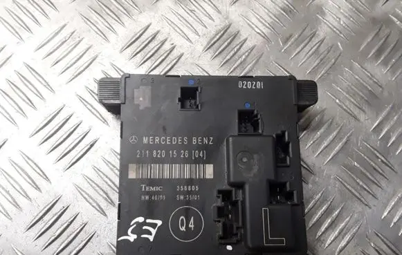 Mercedes-Benz E W211 Door control unit/module 2118201526