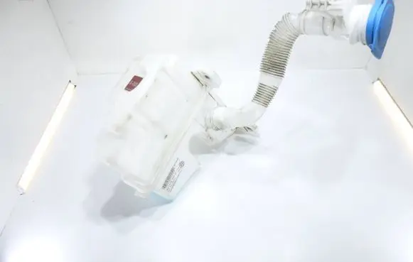 Windshield washer fluid reservoir/tank