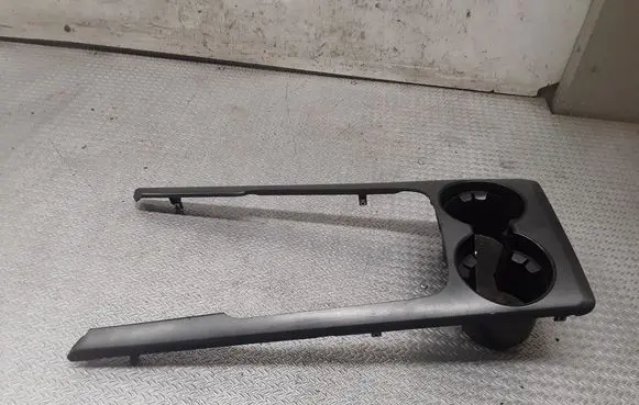KIA Sorento Cup holder front 846663E500