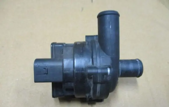 Mercedes-Benz ML W164 Water pump A2118350364