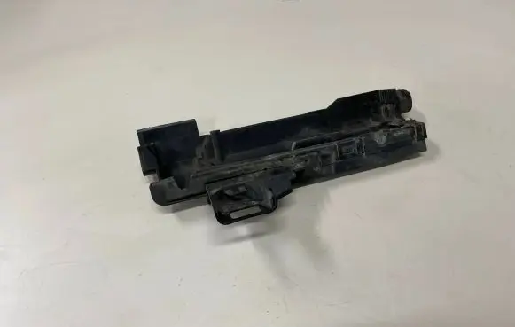 Radiator mount bracket