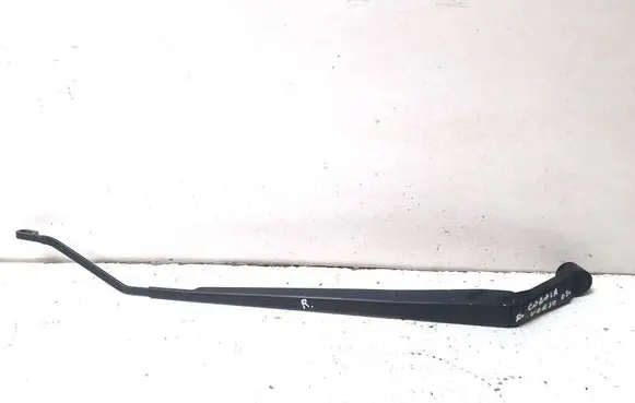 Toyota Corolla Verso AR10 Front wiper blade arm 