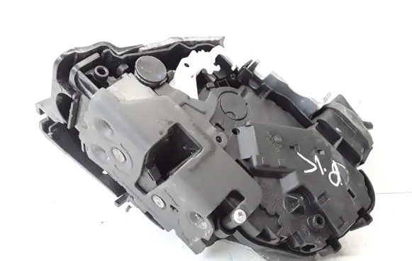 Volvo V50 Front door lock 30753657