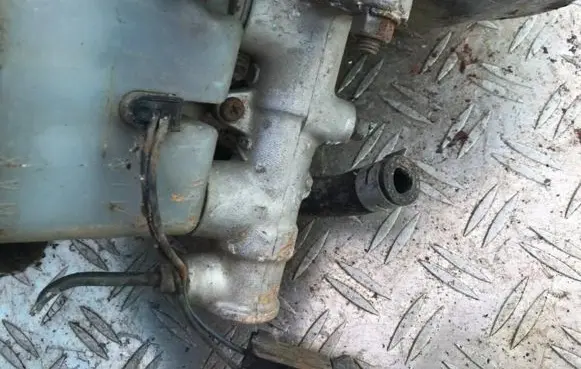 Mazda 323 Master brake cylinder
