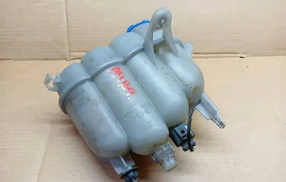 Audi A4 S4 B9 Coolant expansion tank/reservoir 8W0121405E