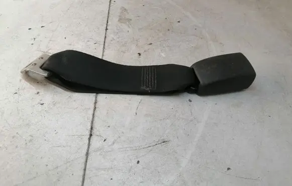 Toyota Auris 150 Middle seatbelt buckle (rear) E034601 B490
