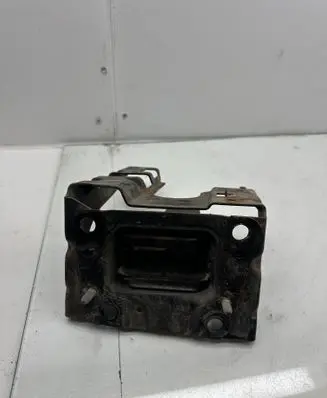 Engine mount bracket