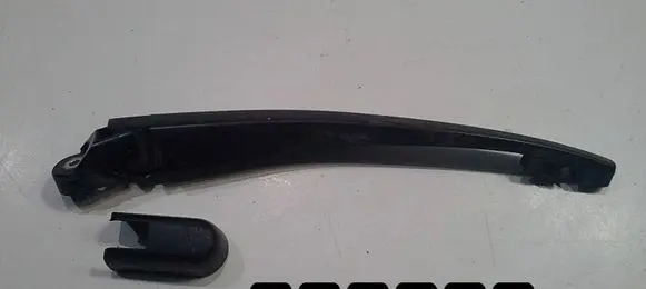 Rear wiper blade arm