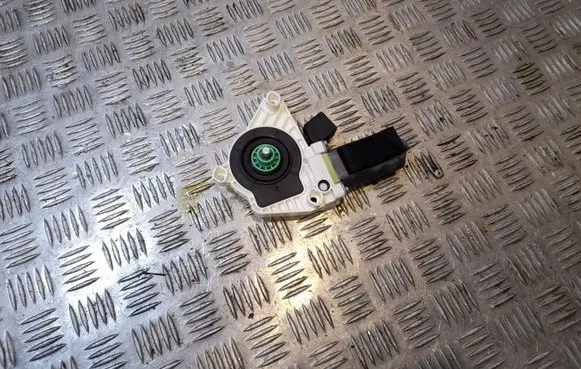 Mercedes-Benz CLA C117 X117 W117 Rear door window regulator motor A55382110