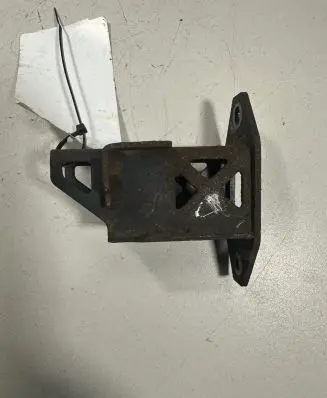 Radiator mount bracket