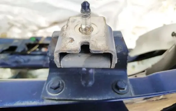 Peugeot 307 Tailgate/trunk/boot hinge