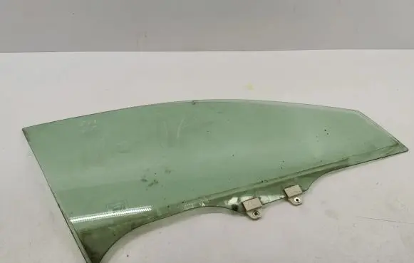 Honda Accord Front door window glass four-door
