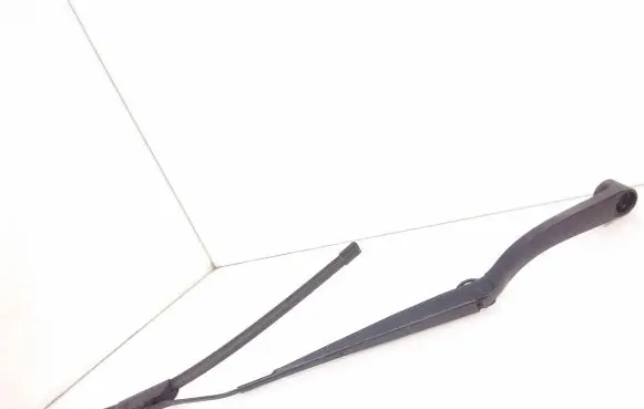 Hyundai Tucson TL Front wiper blade arm 261112 F8880