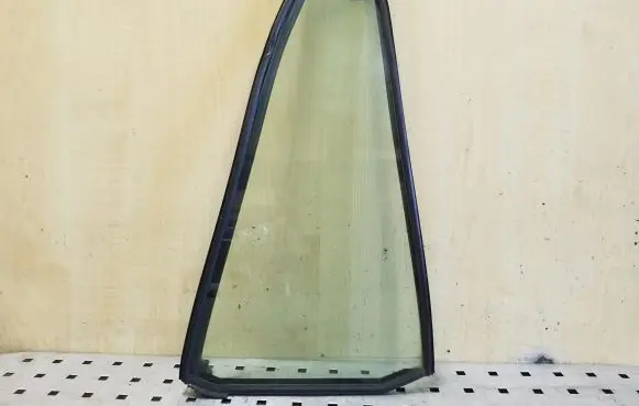 Toyota RAV 4 (XA20) Rear vent window glass 