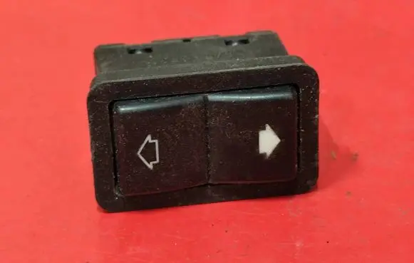BMW 5 E39 Electric window control switch 8368974
