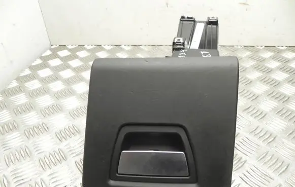 Maserati Ghibli Glove box set 105821891C