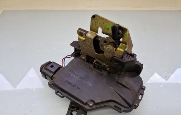 Audi A6 S6 C5 4B Front door lock 4B1887016B