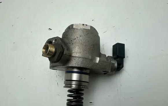 Audi A7 S7 4G Fuel injection high pressure pump 6830042260145
