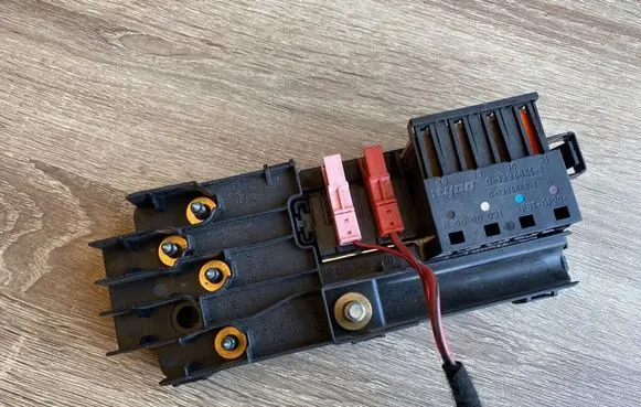 Mercedes-Benz R W251 Fuse module A2115452601 2115452601