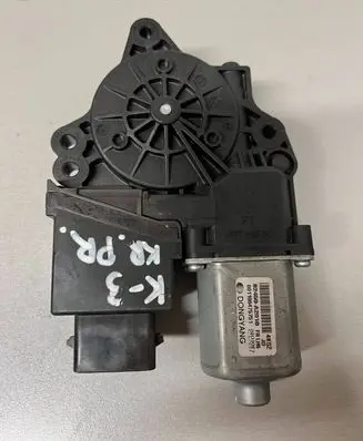 KIA Ceed Front door window regulator motor 82450A2010 001100475751