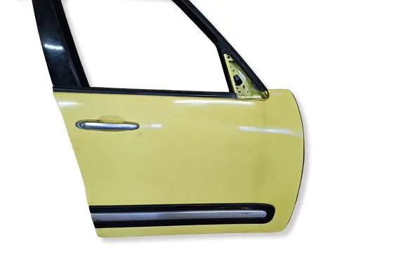 Fiat 500L Front door 