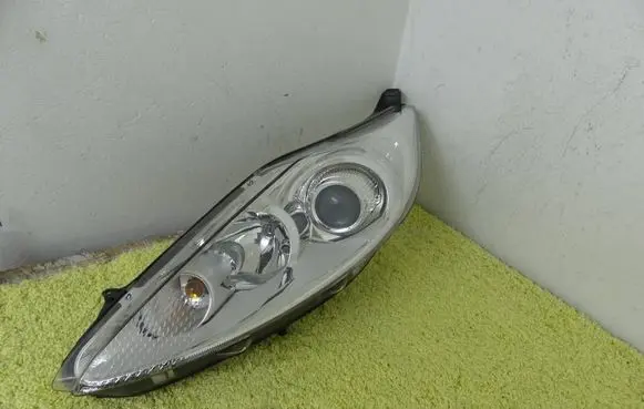 Ford Fiesta Headlight/headlamp 8A6113W030CF