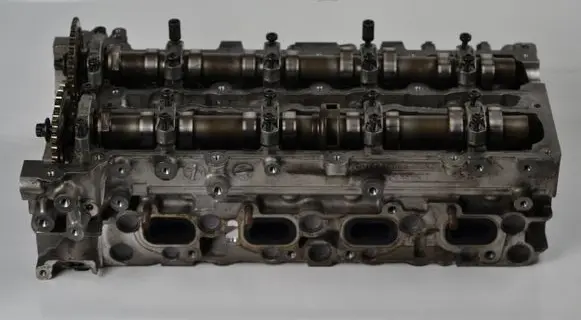 Mercedes-Benz A W176 Engine head R651016