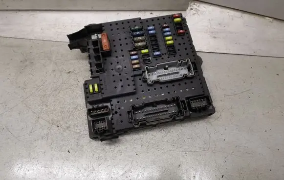 Volvo S80 Fuse module 30728512 05W263