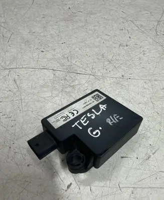Tesla Model 3 Other control units/modules 1097855