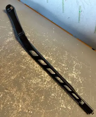 Front wiper blade arm