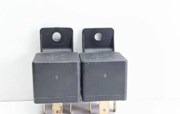 Volkswagen PASSAT B5 Other relay