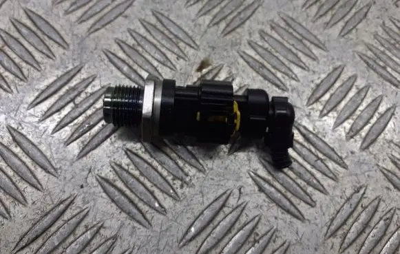 Opel Corsa D Fuel pressure sensor 