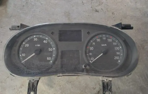 Renault Trafic II (X83) Speedometer (instrument cluster) P8200283197