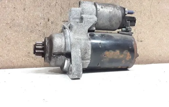 Volkswagen Golf V Starter motor 1005831365