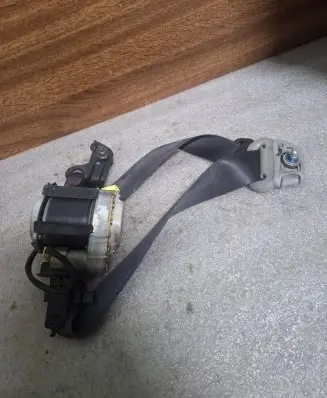 Subaru Legacy Front seatbelt 07004E15 TS030203A3R