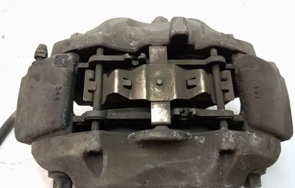 Mercedes-Benz CLS C218 X218 Front brake caliper 20977601