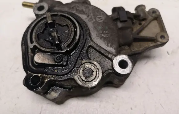 Peugeot 4007 Vacuum pump