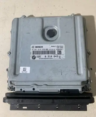 BMW 5 F10 F11 Engine control unit/module 8510643